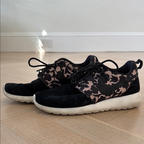 Nike x Liberty of London Sneakers size 7.5 - Picture 1 of 3